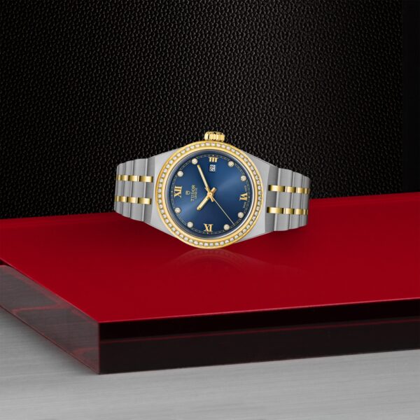 TUDOR Royal Boîtier en acier 28 mm Lunette en or jaune sertie de 60 diamants Cadran serti de diamants – Image 3