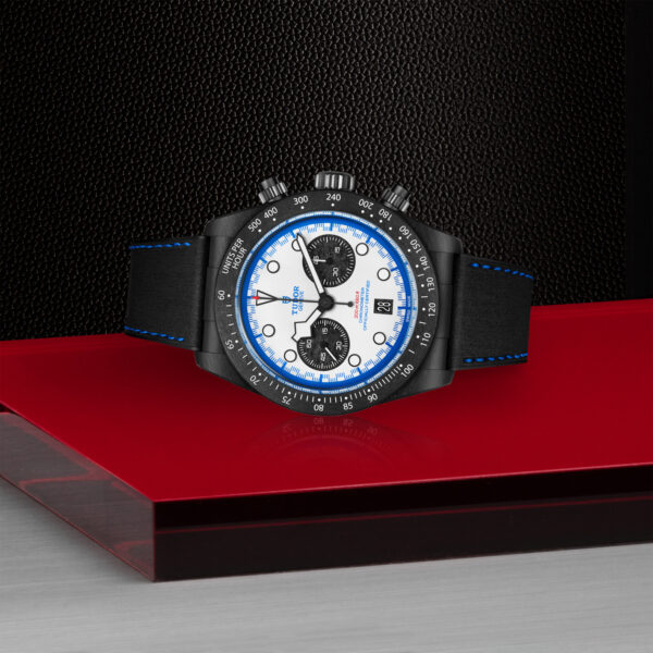 TUDOR Black Bay Chrono Boîtier en carbone noir 42 mm Cadran blanc Bracelet hybride en cuir et caoutchouc avec motif pneus – Image 3