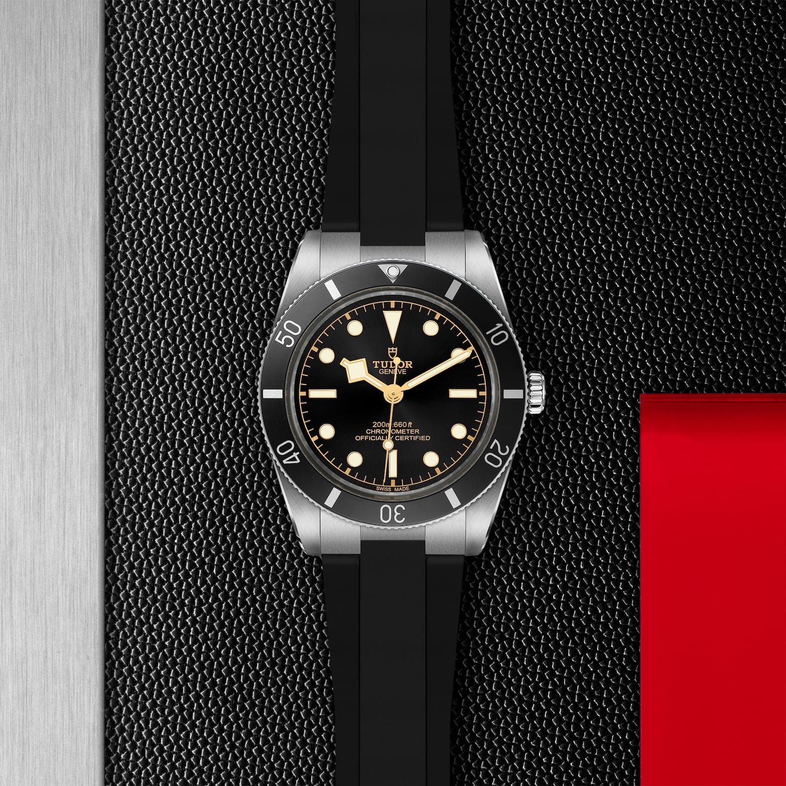 TUDOR Black Bay 54 Boîtier en acier 37 mm finition polie et satinée Bracelet en caoutchouc noir – Image 2