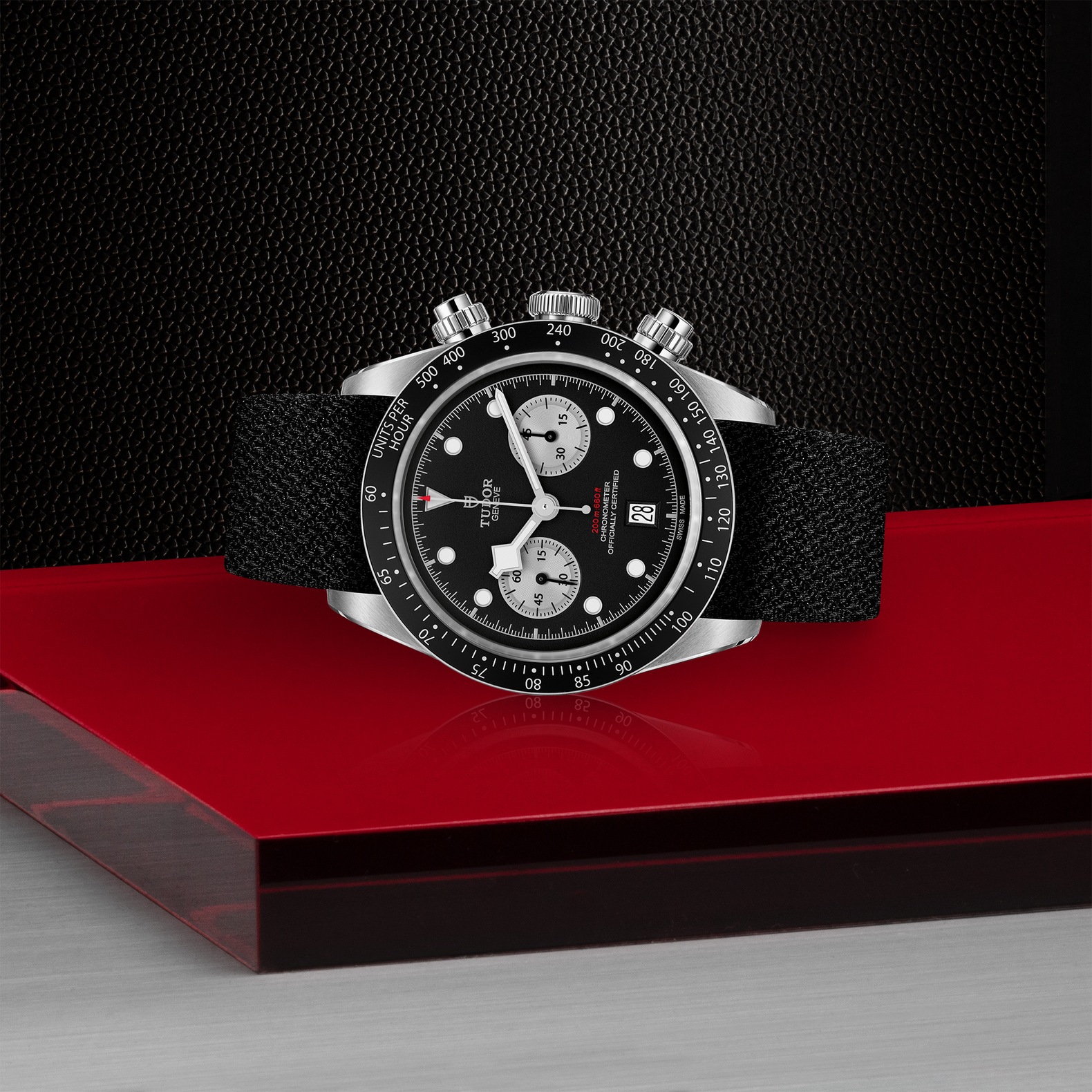 TUDOR Black Bay Chrono Boîtier en acier 41 mm Cadran Noir avec des compteurs argentés Bracelet en tissu noir – Image 3