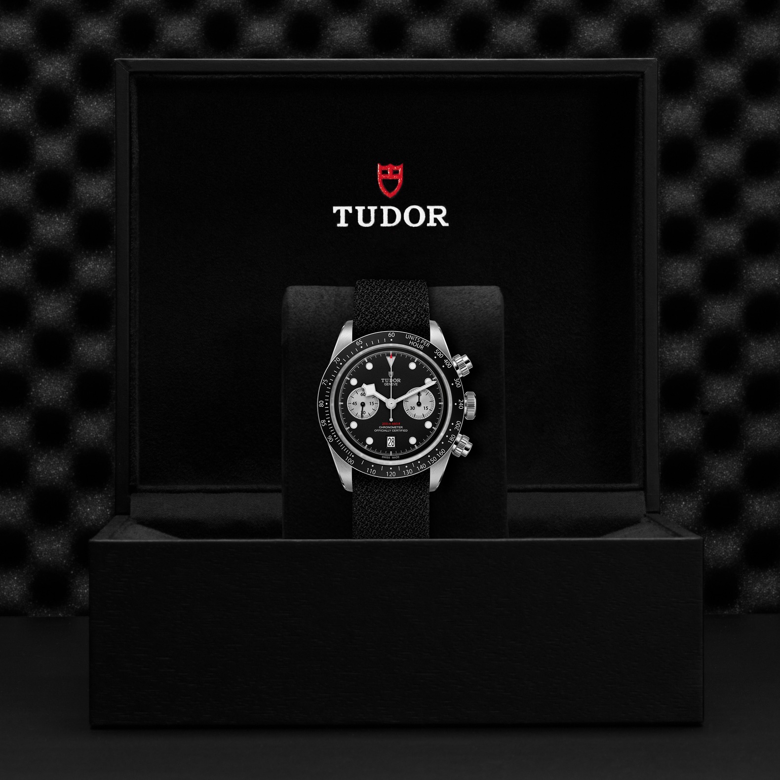 TUDOR Black Bay Chrono Boîtier en acier 41 mm Cadran Noir avec des compteurs argentés Bracelet en tissu noir – Image 2