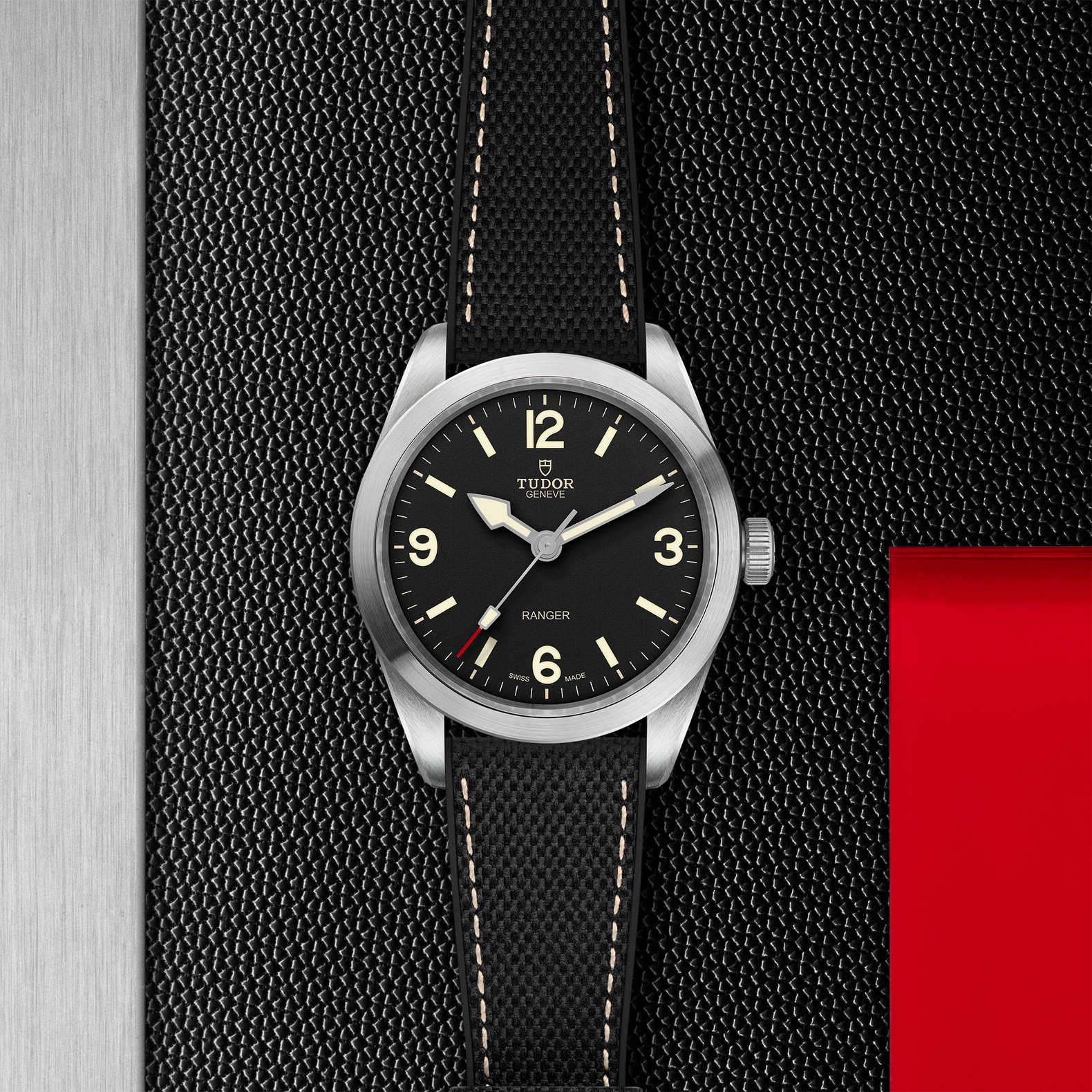 TUDOR Ranger Boîtier en acier 39 mm Bracelet hybride en caoutchouc et cuir Cadran noir – Image 4