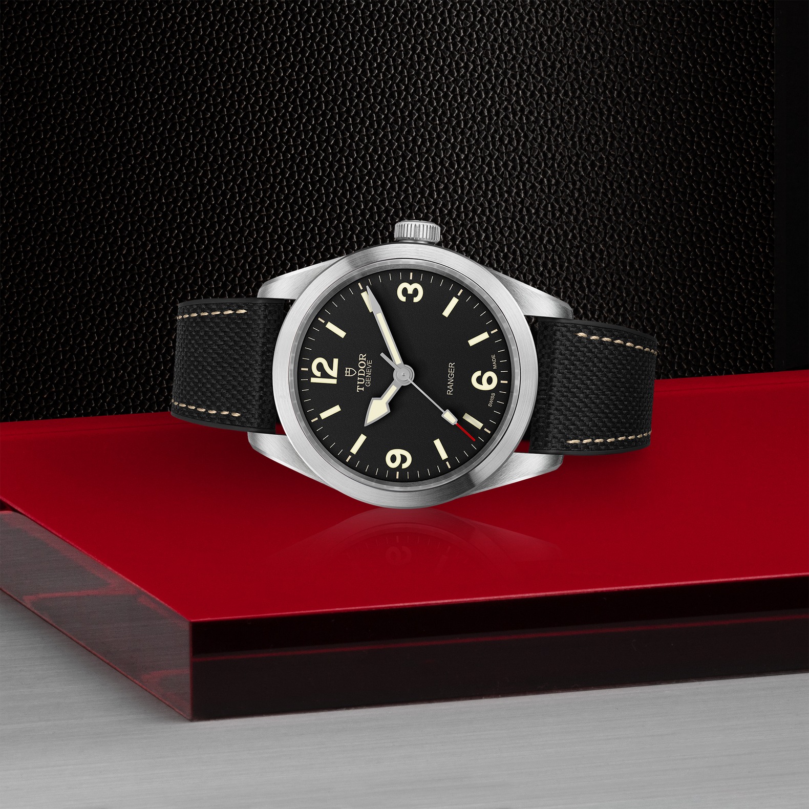 TUDOR Ranger Boîtier en acier 39 mm Bracelet hybride en caoutchouc et cuir Cadran noir – Image 3