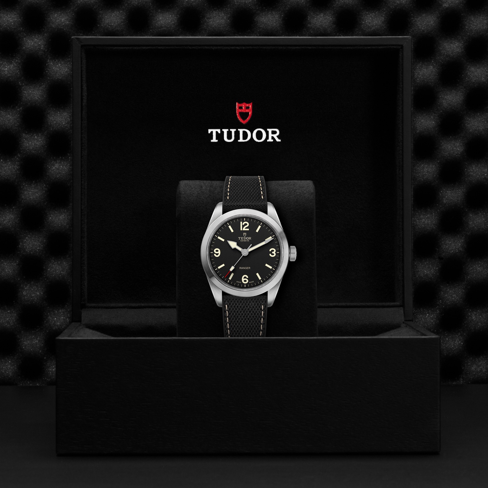 TUDOR Ranger Boîtier en acier 39 mm Bracelet hybride en caoutchouc et cuir Cadran noir – Image 2