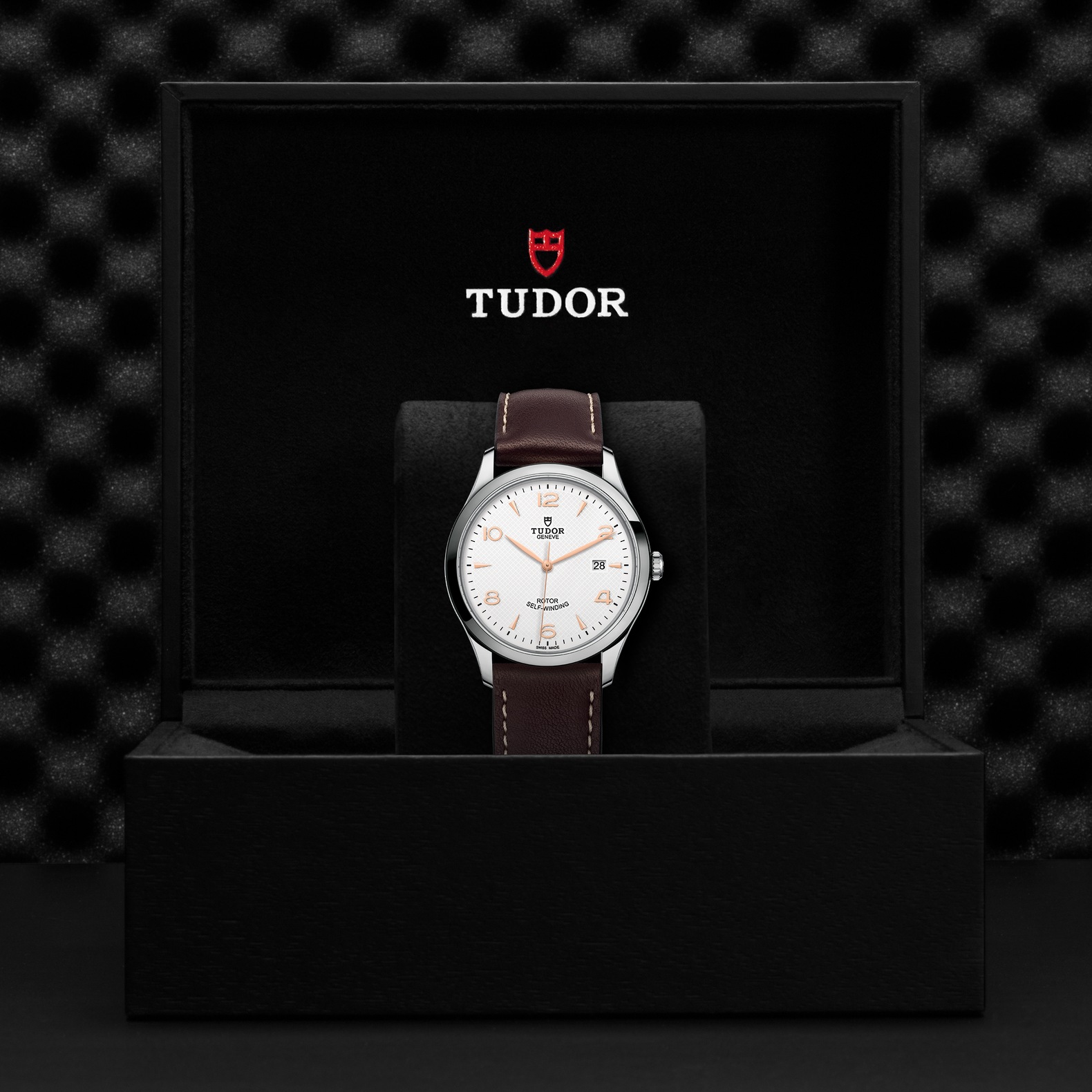 TUDOR 1926 Boîtier en acier 41 mm Bracelet en cuir brun Cadran blanc – Image 2