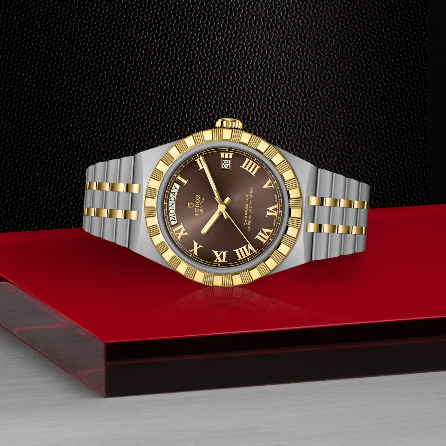 TUDOR Royal Boîtier en acier et or jaune 40 mm Bracelet en acier et or jaune Lunette en or jaune Cadran marron – Image 4