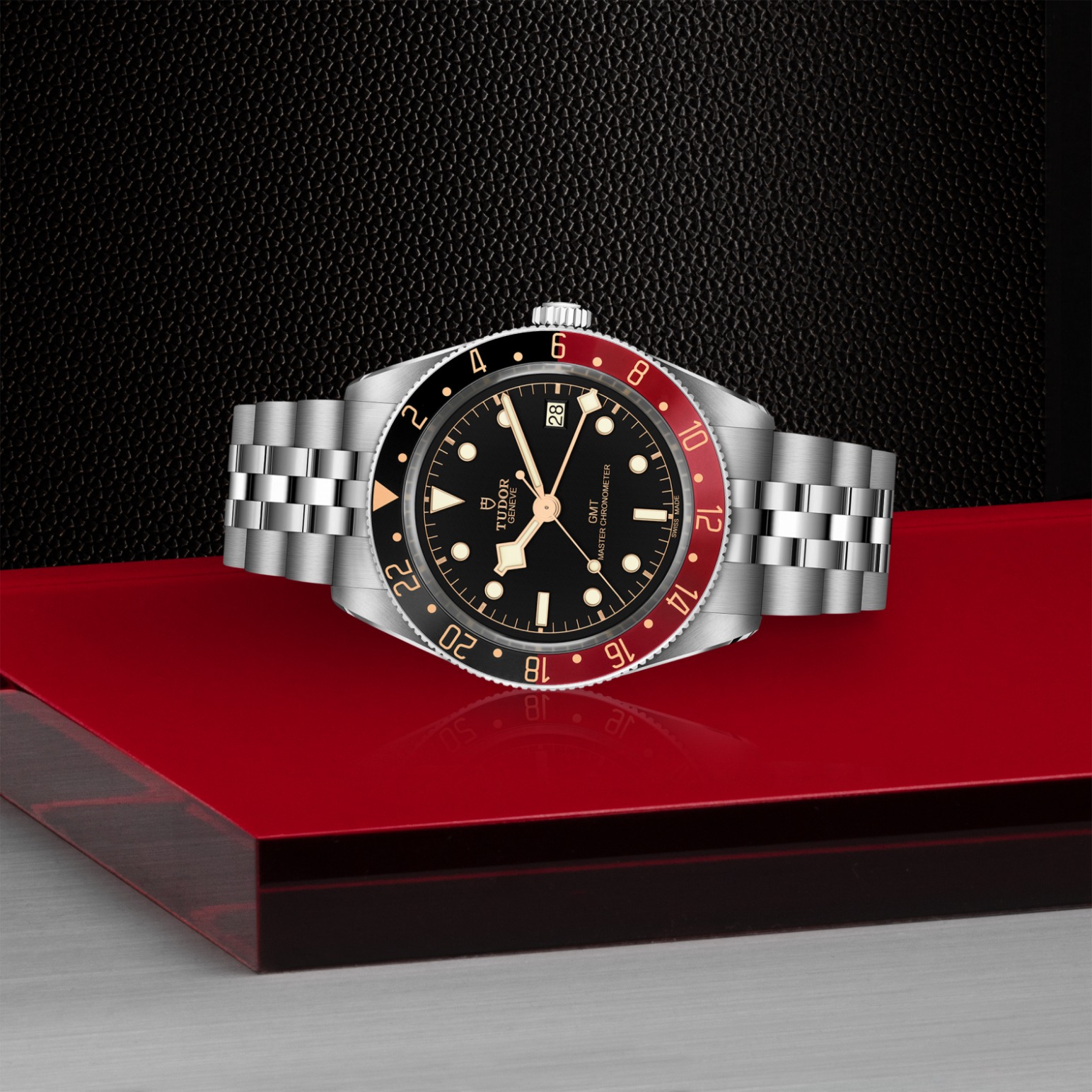 TUDOR Black Bay 58 GMT Boîtier en acier 39 mm Bracelet en acier à cinq mailles Cadran Noir Lunette noir et bordeaux – Image 3