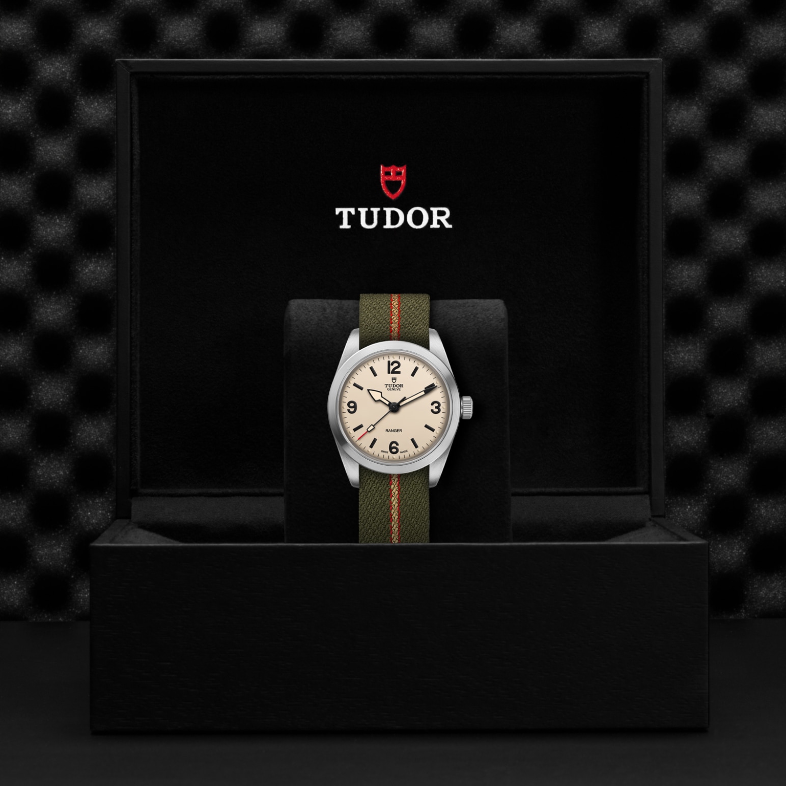 TUDOR Ranger Boîtier en acier 36 mm Bracelet en tissu vert Cadran bombé beige – Image 2